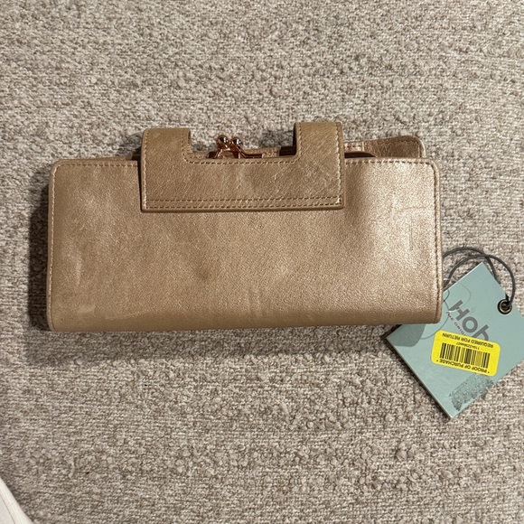 Hobo Nancy Wristlet Kisslock Wallet In Blush - Picture 1 of 12